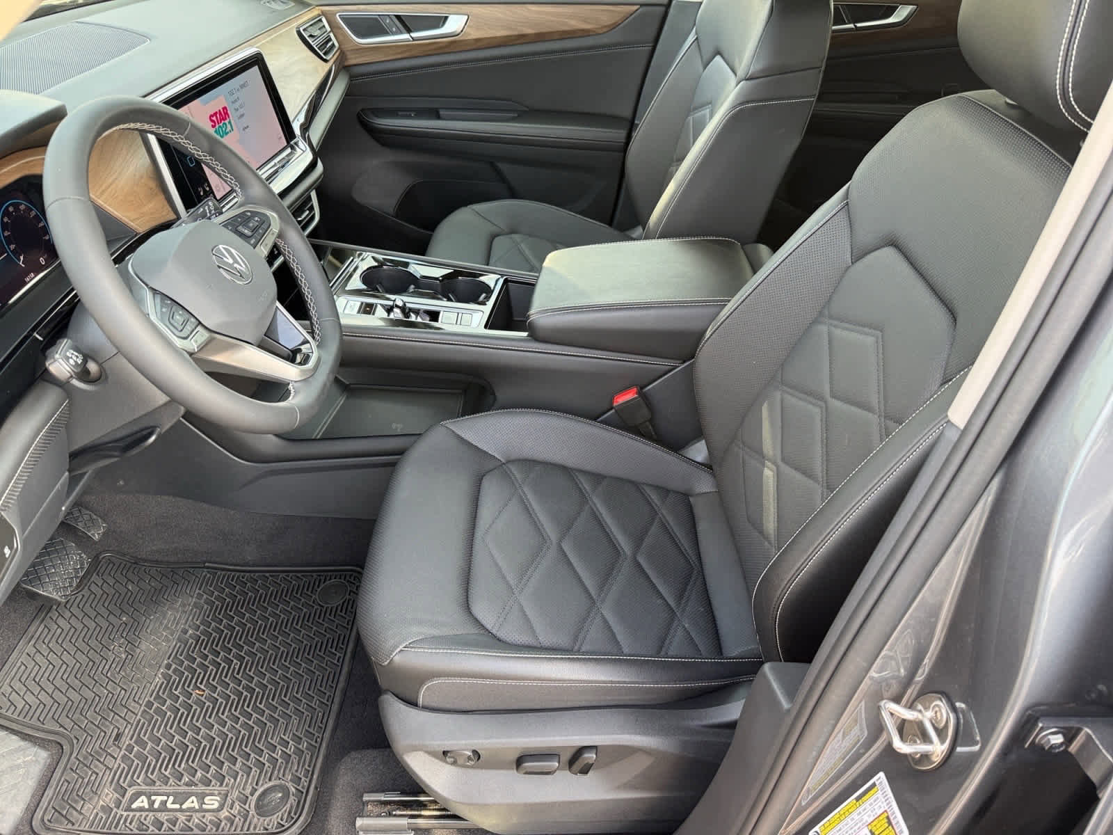 Used 2024 Volkswagen Atlas SE image 10