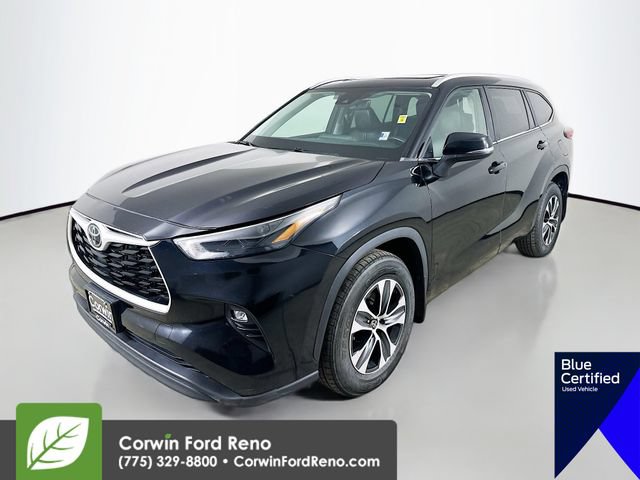 Used 2023 Toyota Highlander XLE AWD/4WD image 3