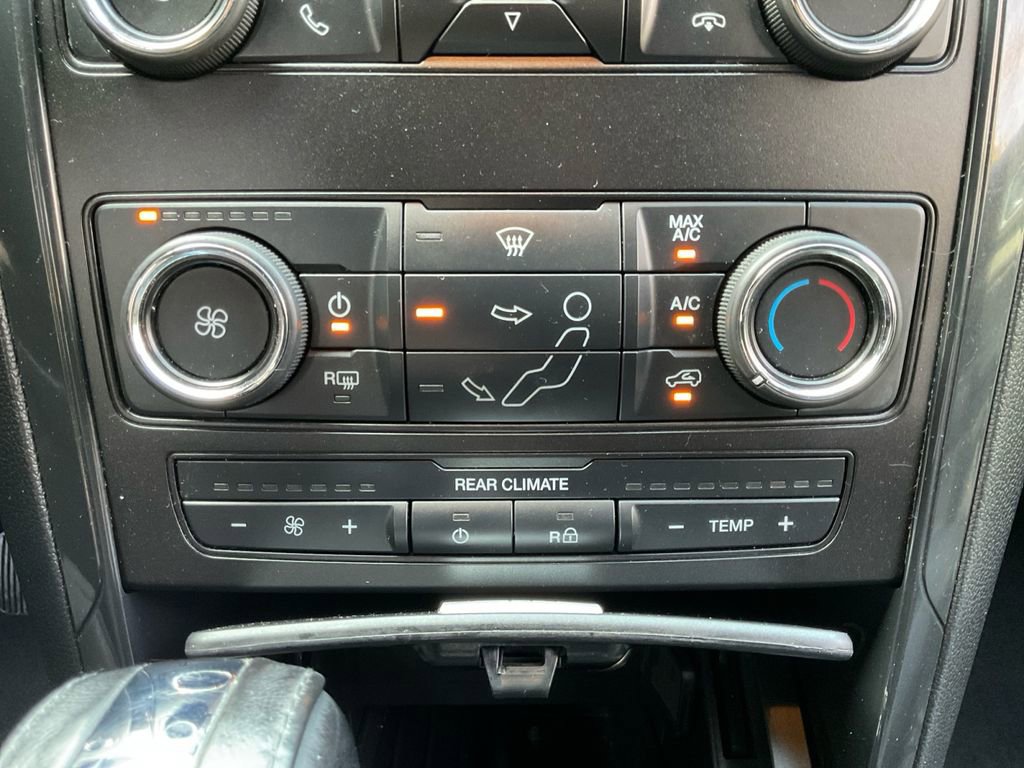 Used 2018 Ford Explorer XLT image 23