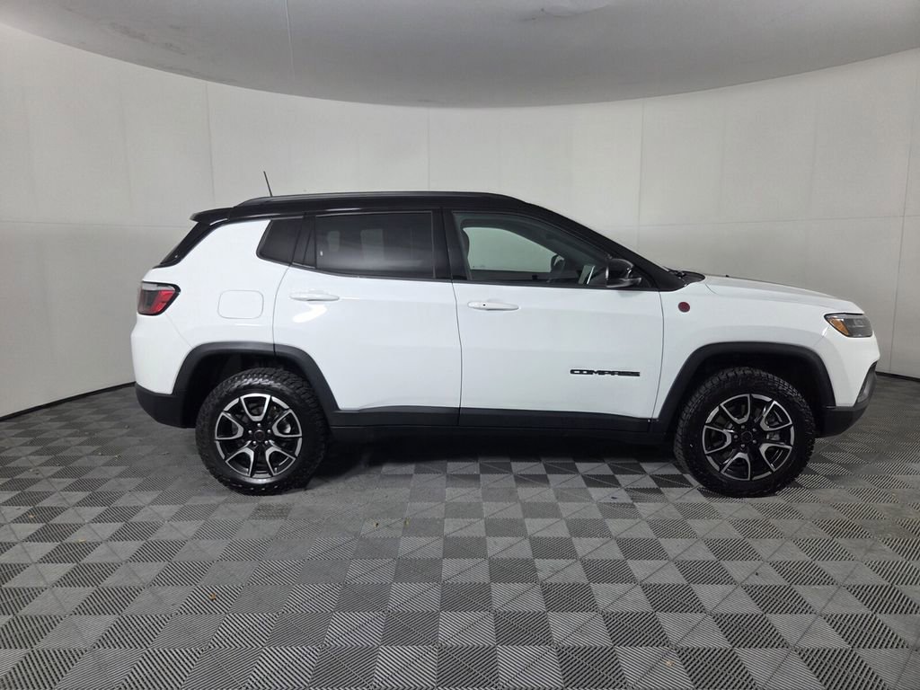 Certified 2025 Jeep Compass Trailhawk w/ Trailhawk Convenience Group AWD/4WD image 5