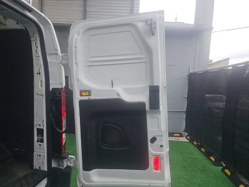 Used 2018 Ford Transit 250 130 Low Roof RWD image 38