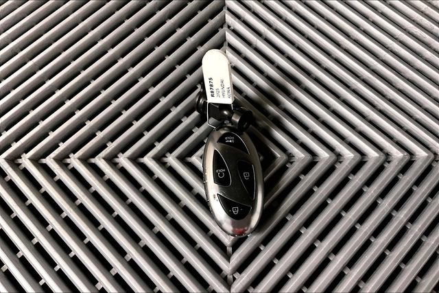Used 2025 Hyundai Kona Limited FWD image 11