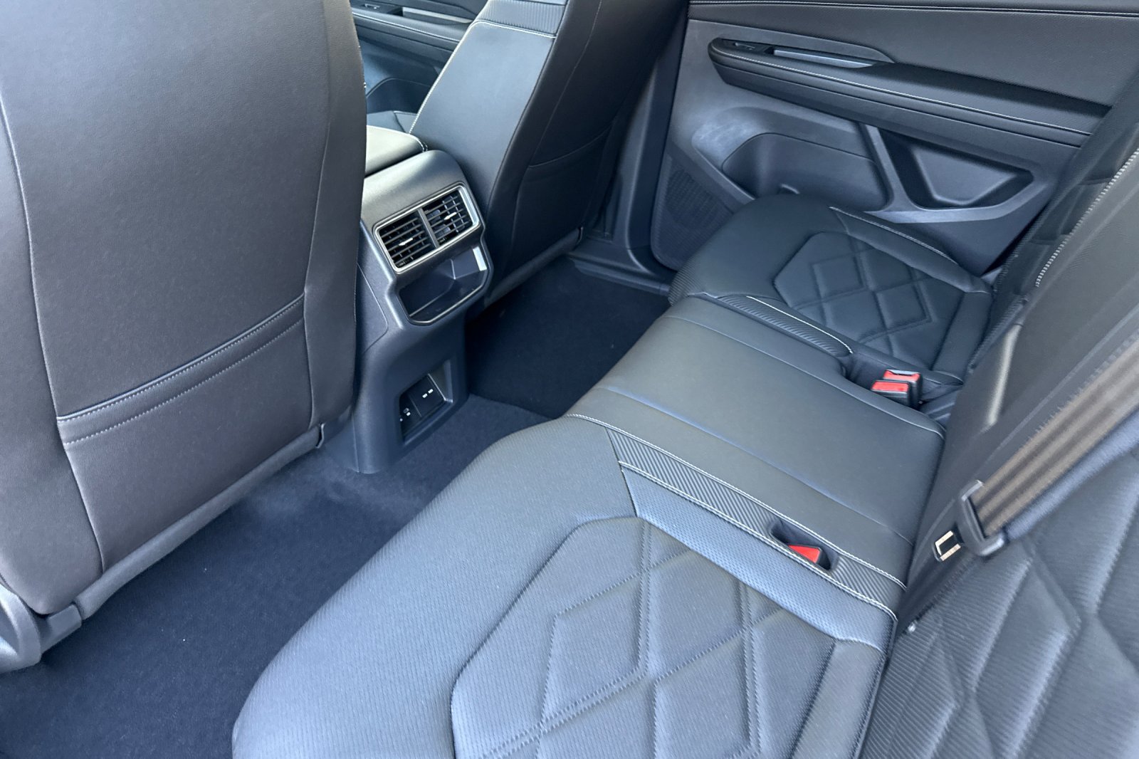 New 2026 Volkswagen Atlas Cross Sport SE AWD/4WD image 12
