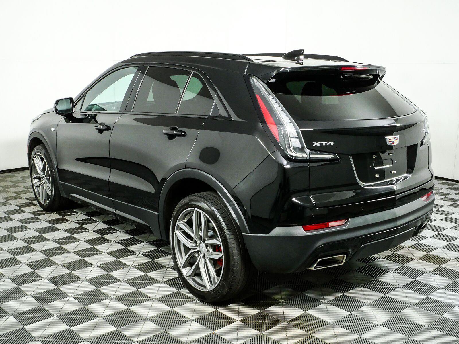 Used 2021 Cadillac XT4 Sport FWD image 3