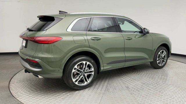Used 2025 Audi Q5 Premium w/ Convenience Package AWD/4WD image 2