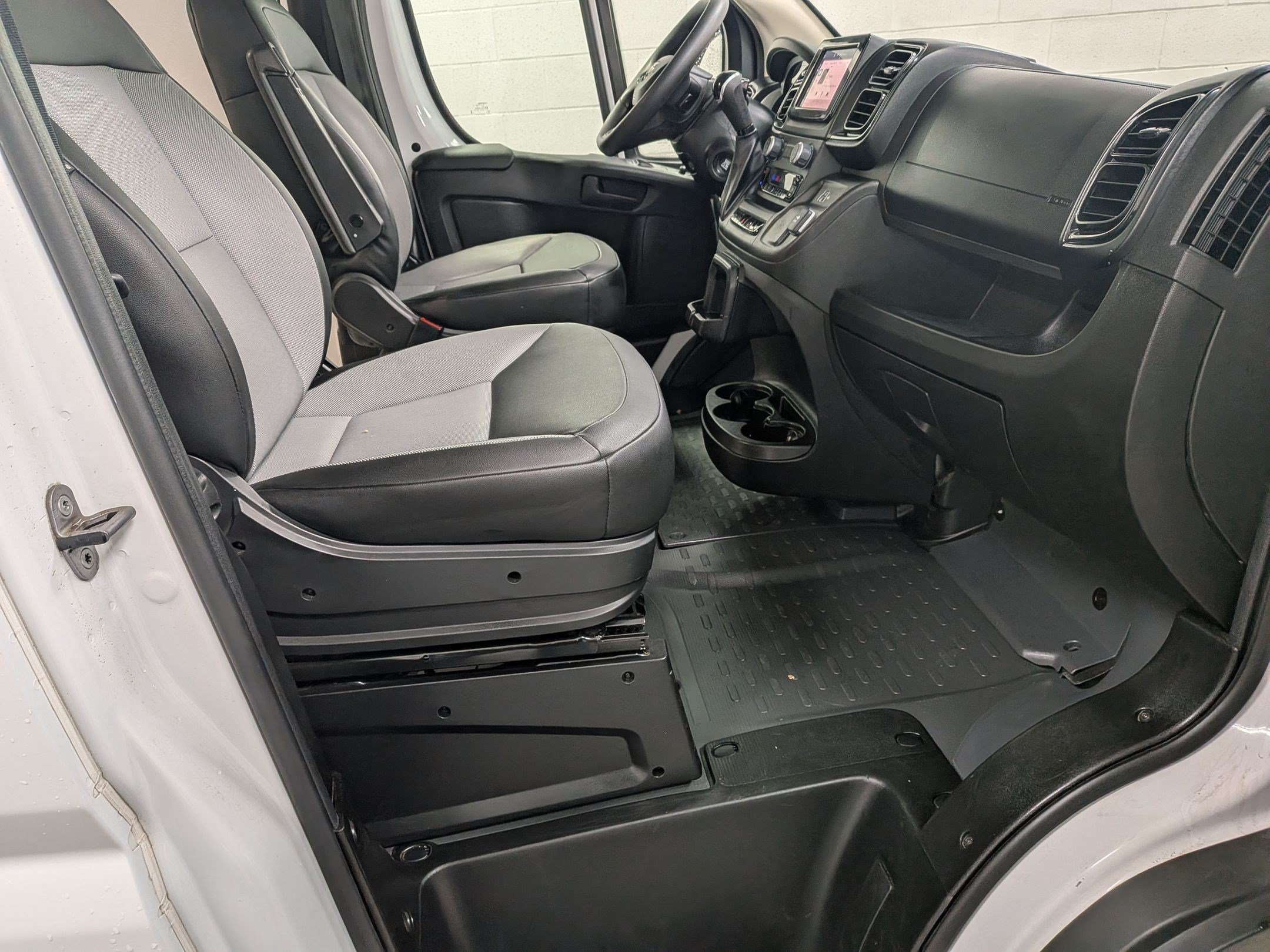 Used 2025 RAM ProMaster 2500 w/ Convenience Group FWD image 31