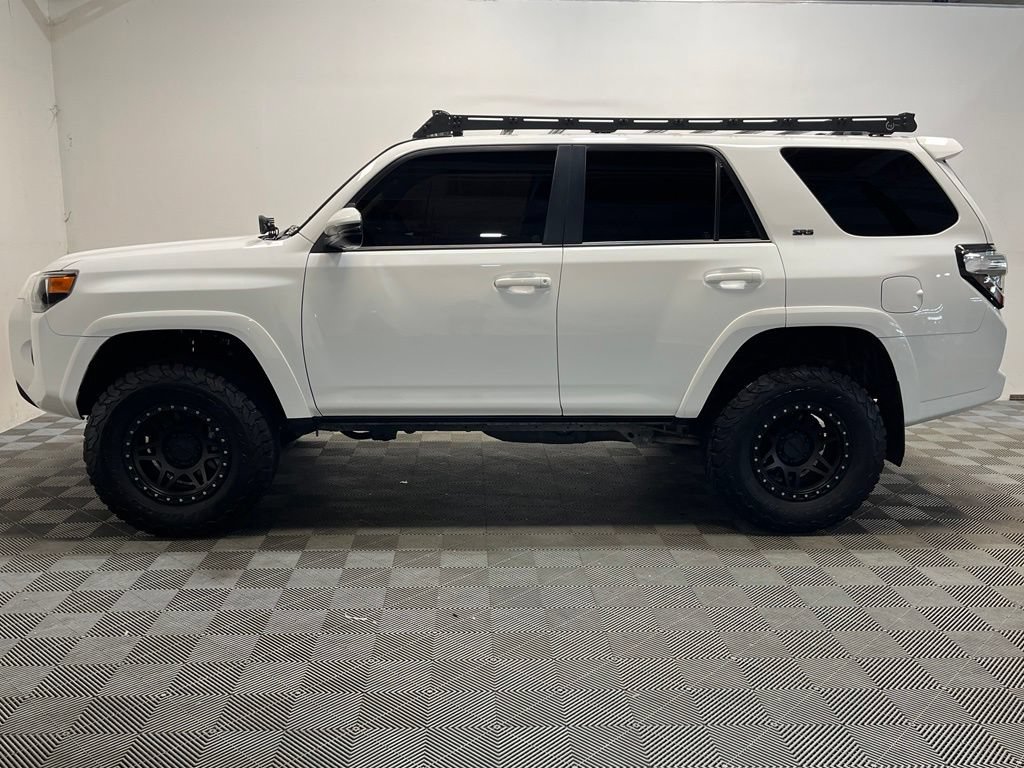Used 2020 Toyota 4Runner SR5 Premium w/ Moonroof Package AWD/4WD image 23