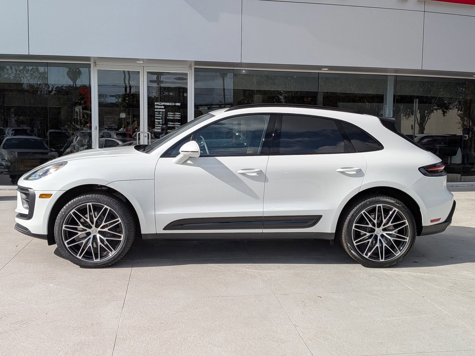 New 2026 Porsche Macan image 2