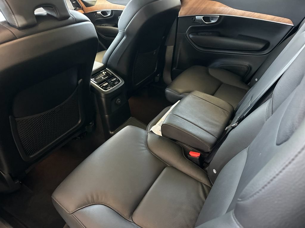 Certified 2024 Volvo XC90 T8 Plus AWD/4WD image 11
