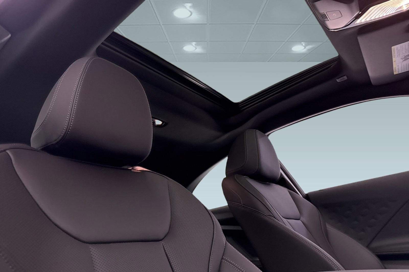 Used 2025 BMW 230i Coupe w/ Convenience Package image 15