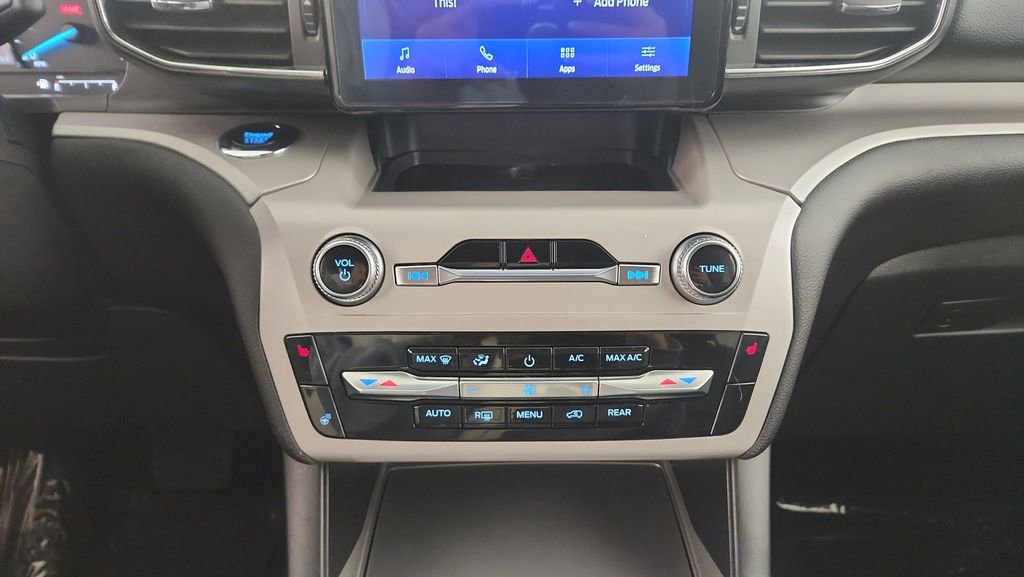 Used 2023 Ford Explorer XLT w/ Equipment Group 202A image 17