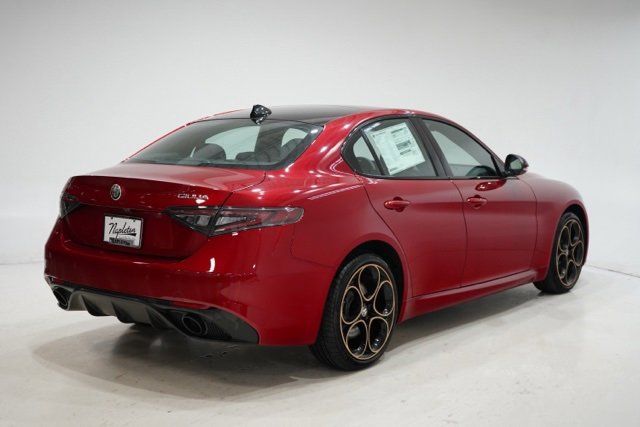 New 2025 Alfa Romeo Giulia Intensa AWD w/ Driving Assist Package image 7