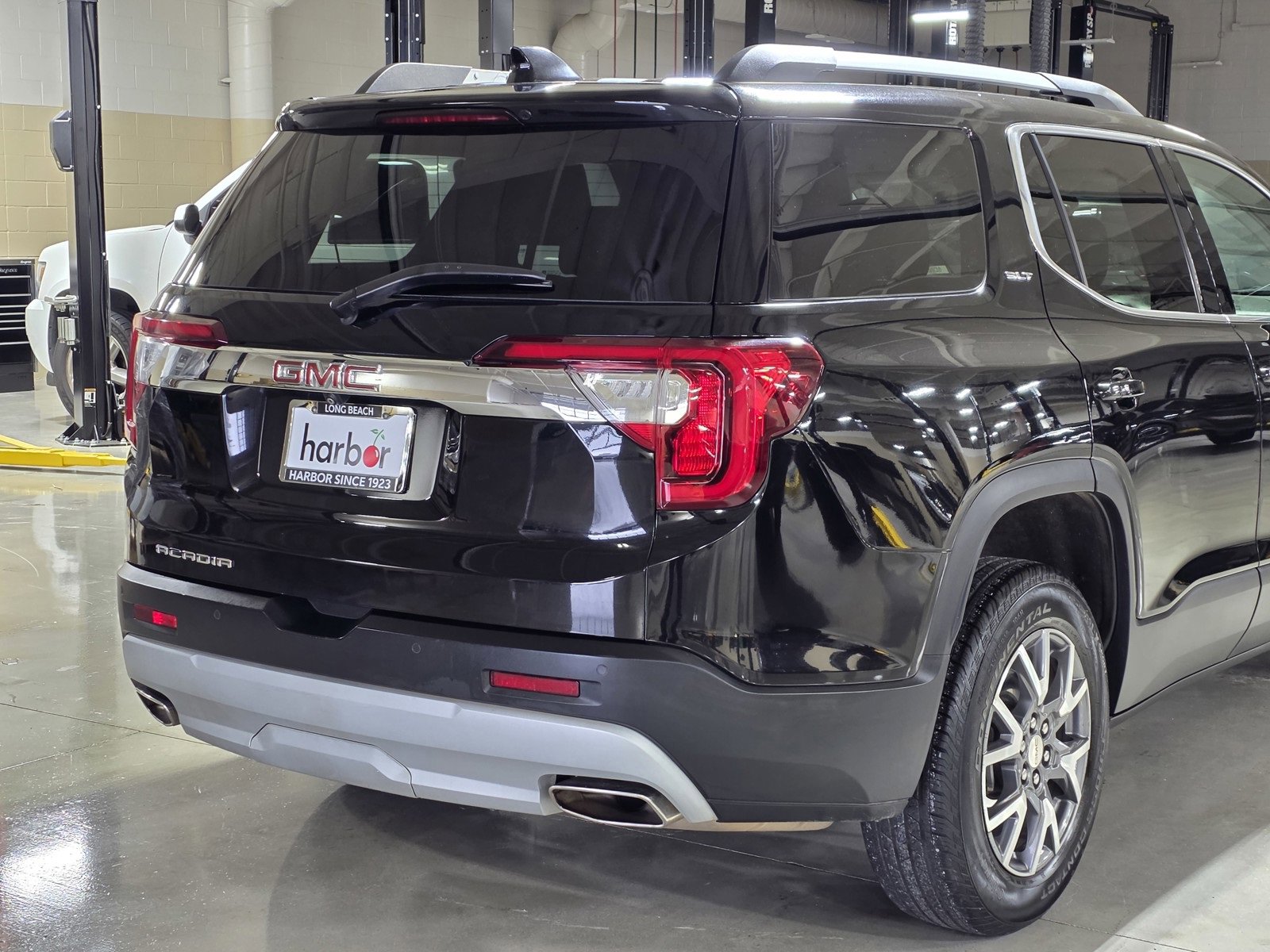 Used 2023 GMC Acadia SLT image 11