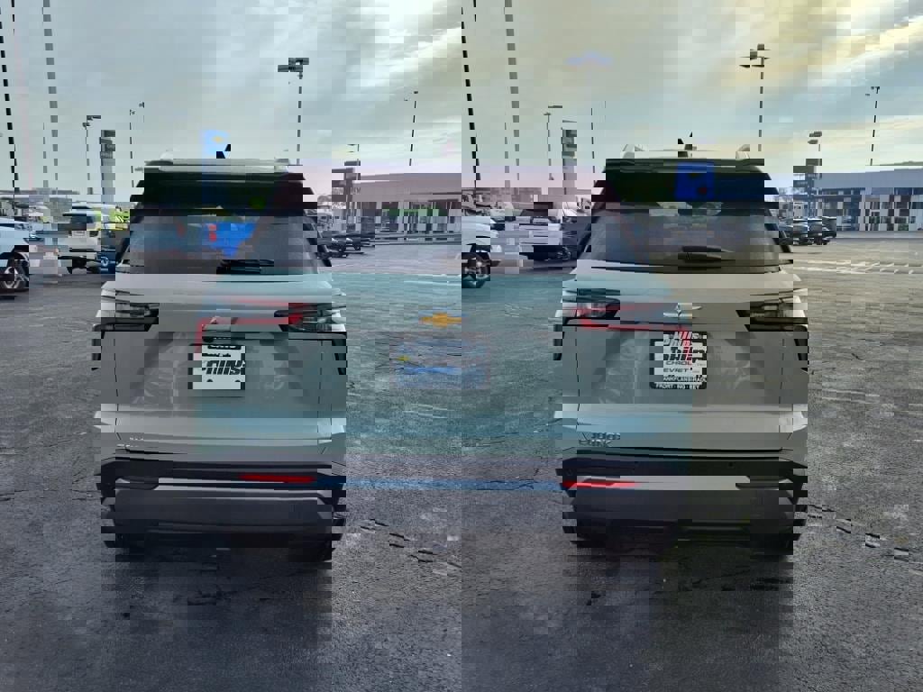 New 2026 Chevrolet Equinox LT image 3