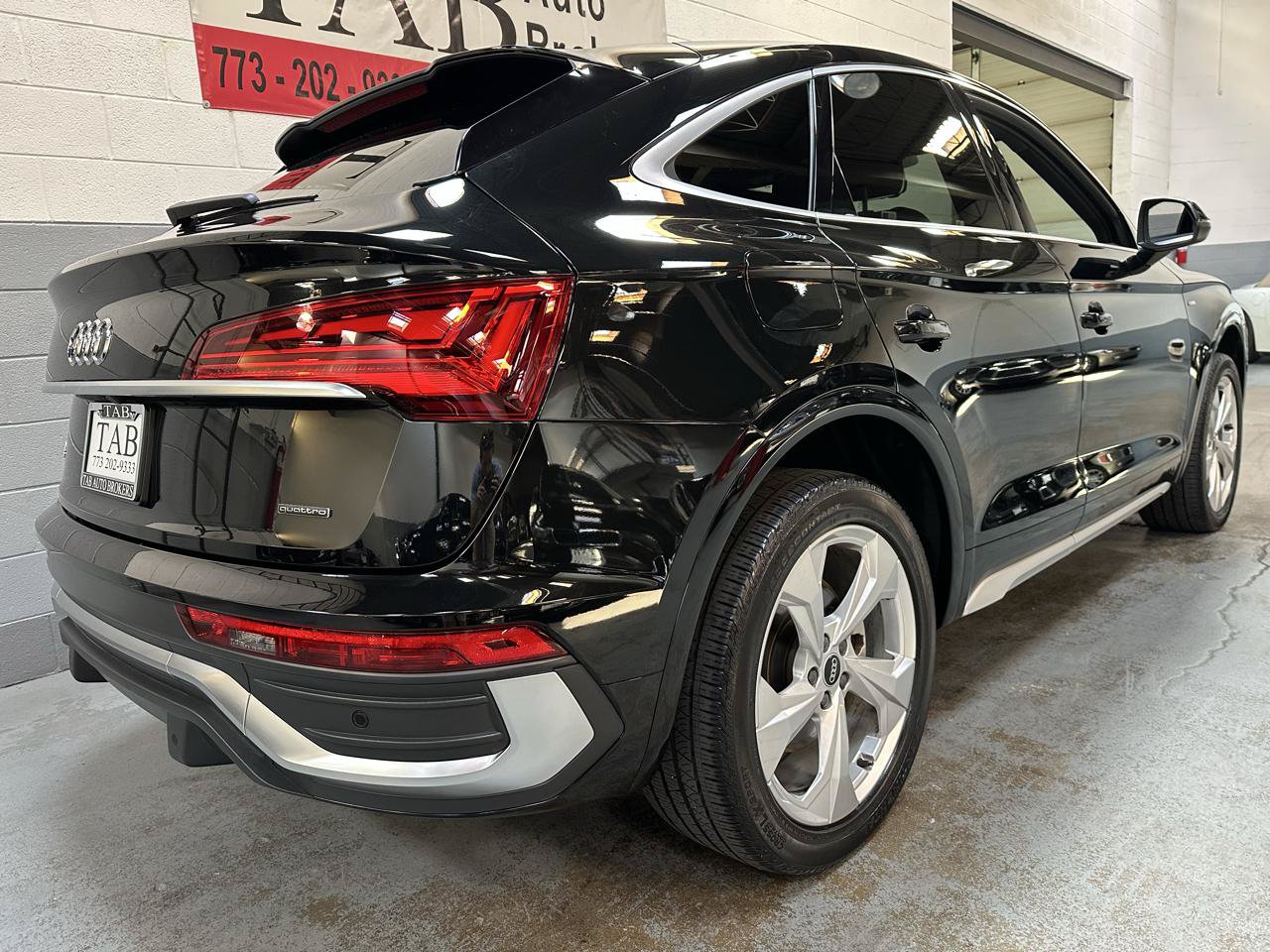 Used 2023 Audi Q5 2.0T Premium w/ Convenience Package AWD/4WD image 3