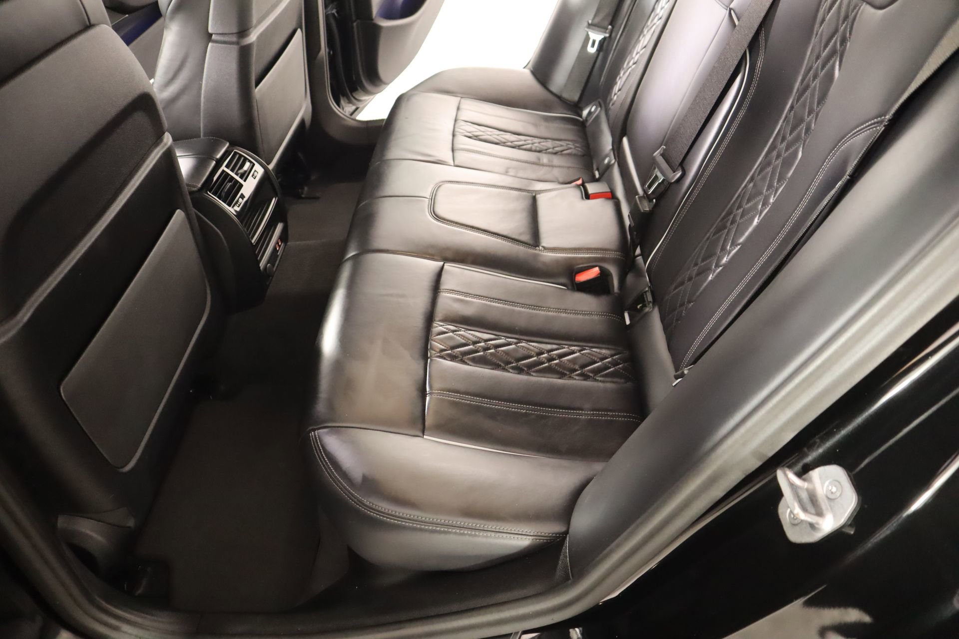 Used 2022 BMW 530i xDrive w/ Premium Package image 13