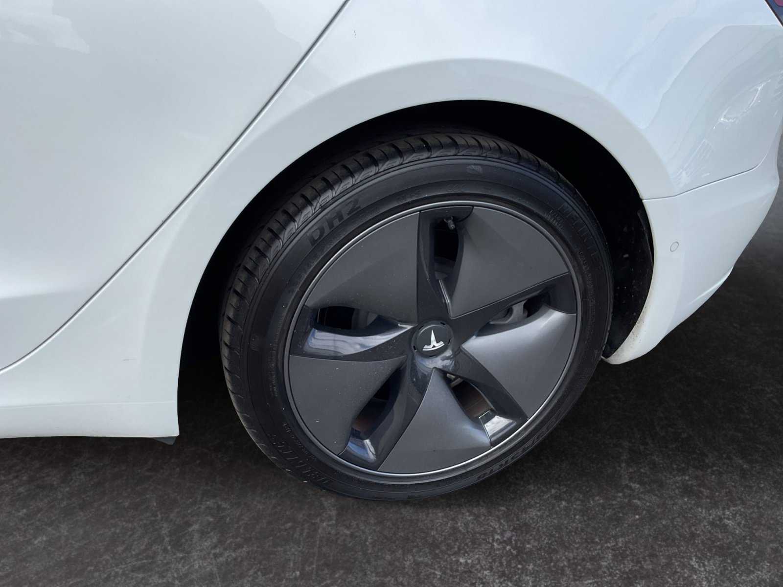 Used 2019 Tesla Model 3 Mid Range RWD image 9
