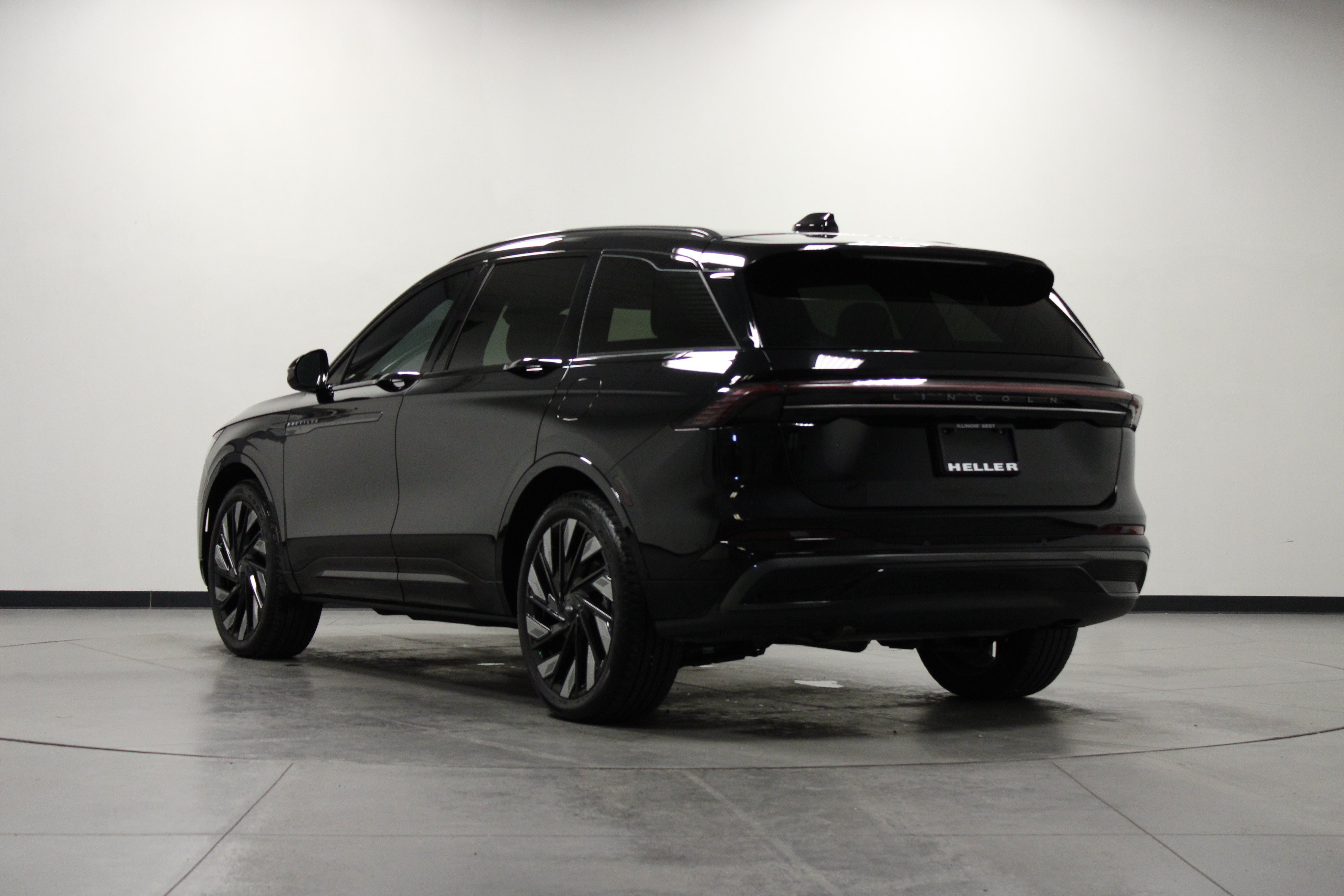 Used 2025 Lincoln Nautilus Reserve w/ Jet Appearance Package AWD/4WD image 6