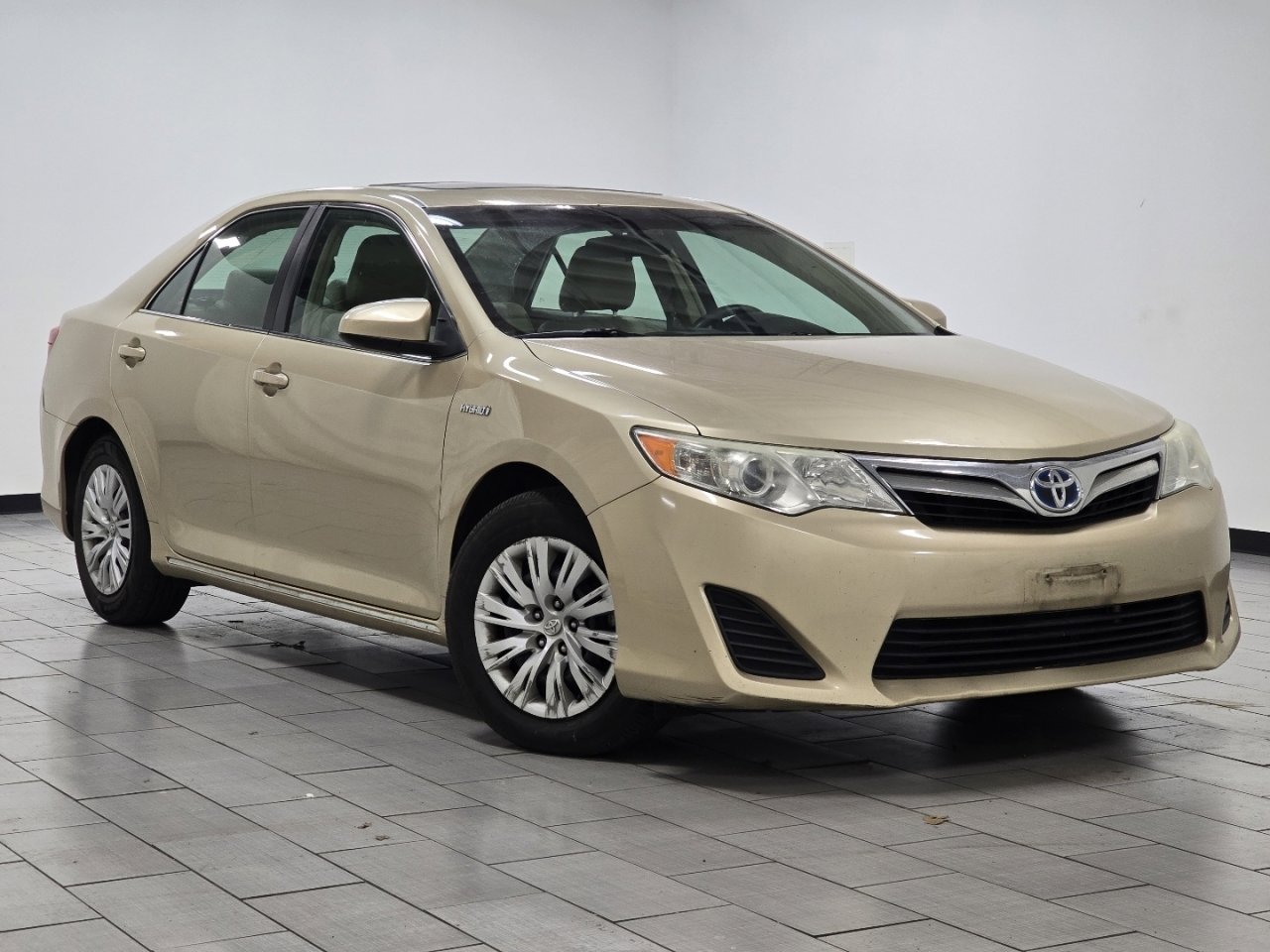 Used 2012 Toyota Camry LE image 2