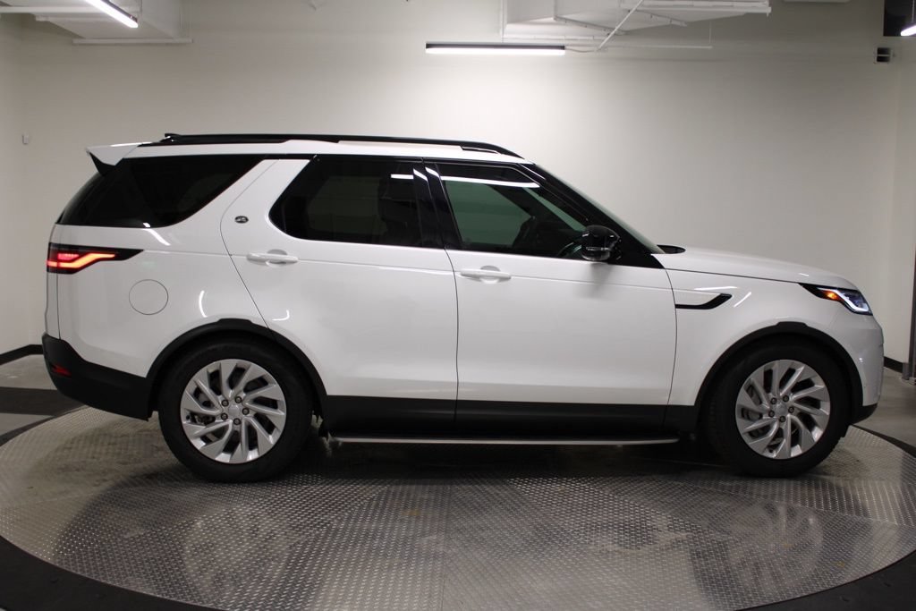 Used 2025 Land Rover Discovery S AWD/4WD image 8