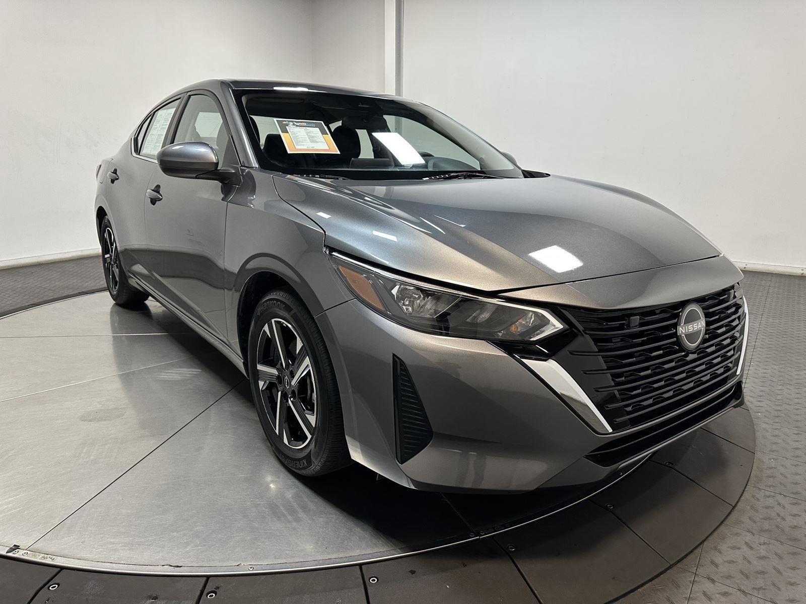 Used 2025 Nissan Sentra SV image 2