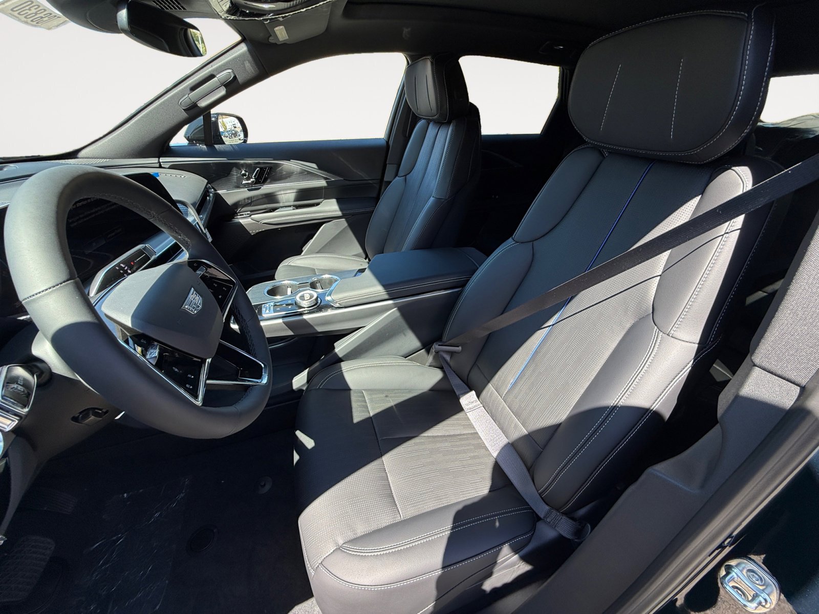 New 2025 Cadillac Lyriq Luxury image 10