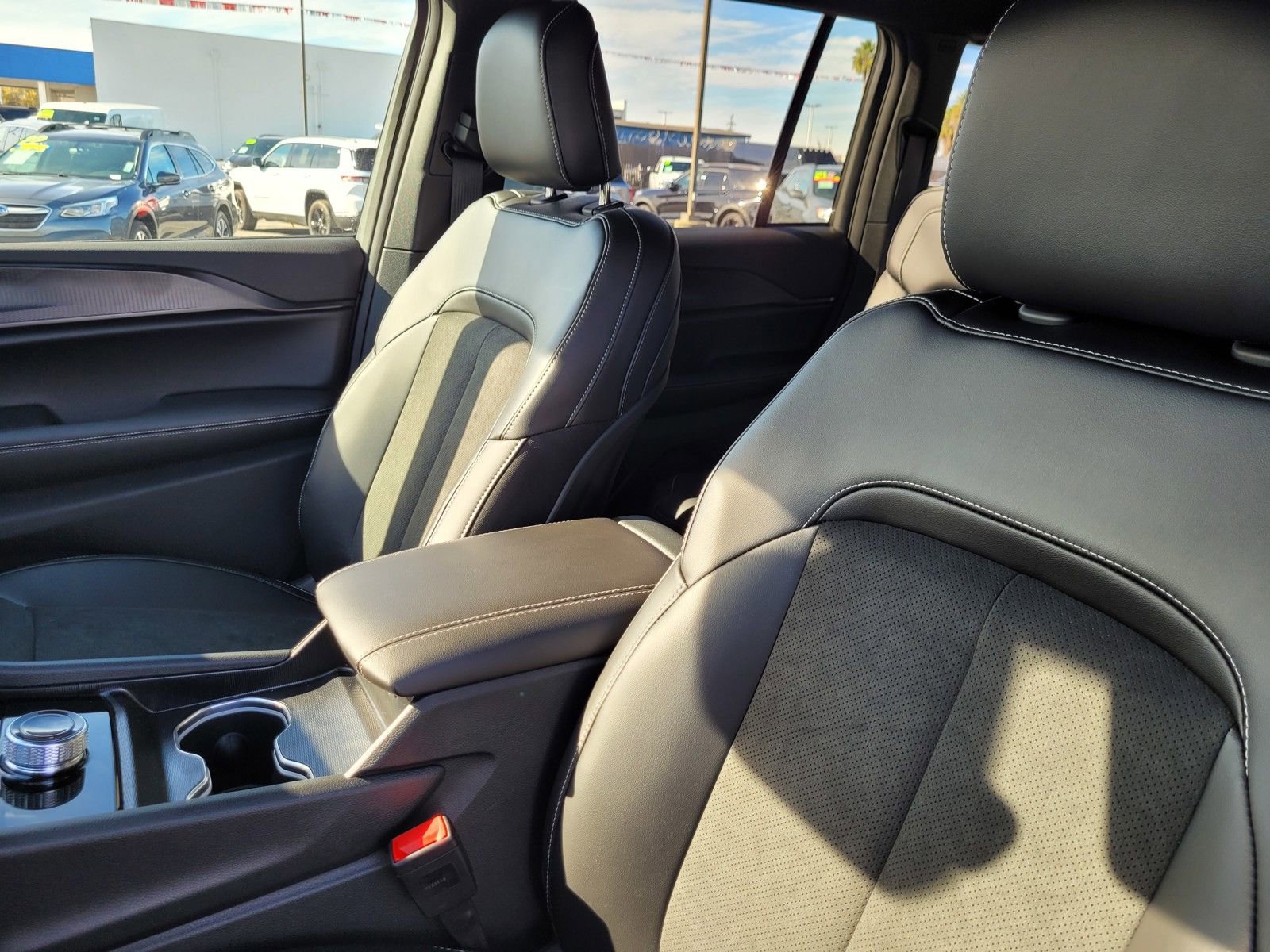 New 2025 Jeep Grand Cherokee Altitude image 12