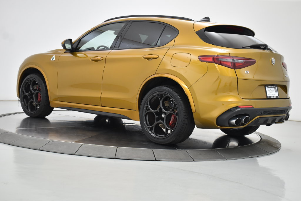 Used 2022 Alfa Romeo Stelvio Quadrifoglio w/ Active Assist Plus Package AWD/4WD image 22