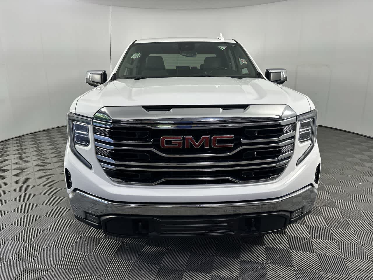 Used 2024 GMC Sierra 1500 SLT RWD image 2