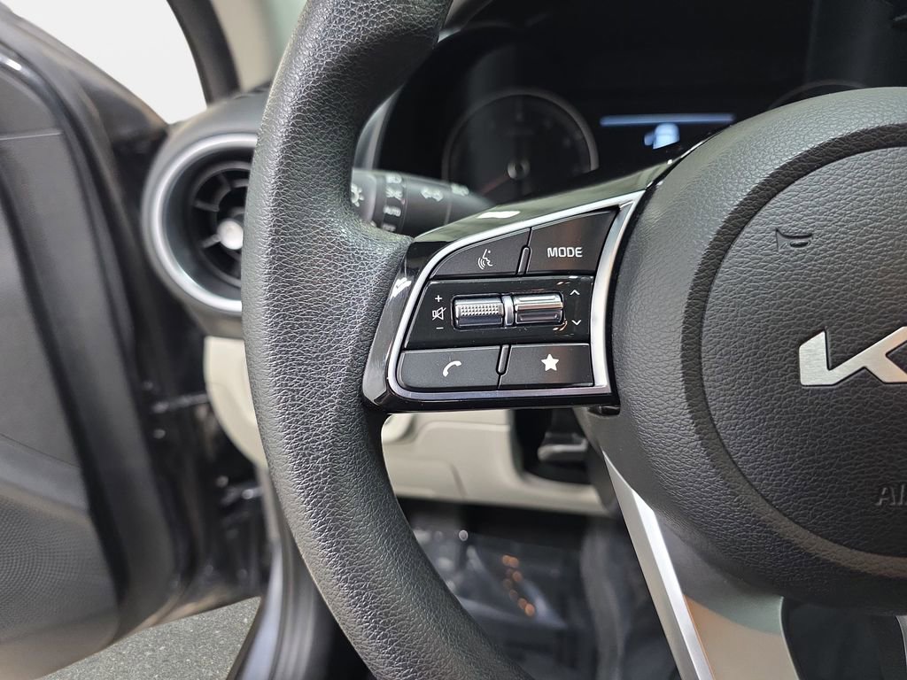 Used 2023 Kia Forte LXS w/ LXS Technology Package image 17