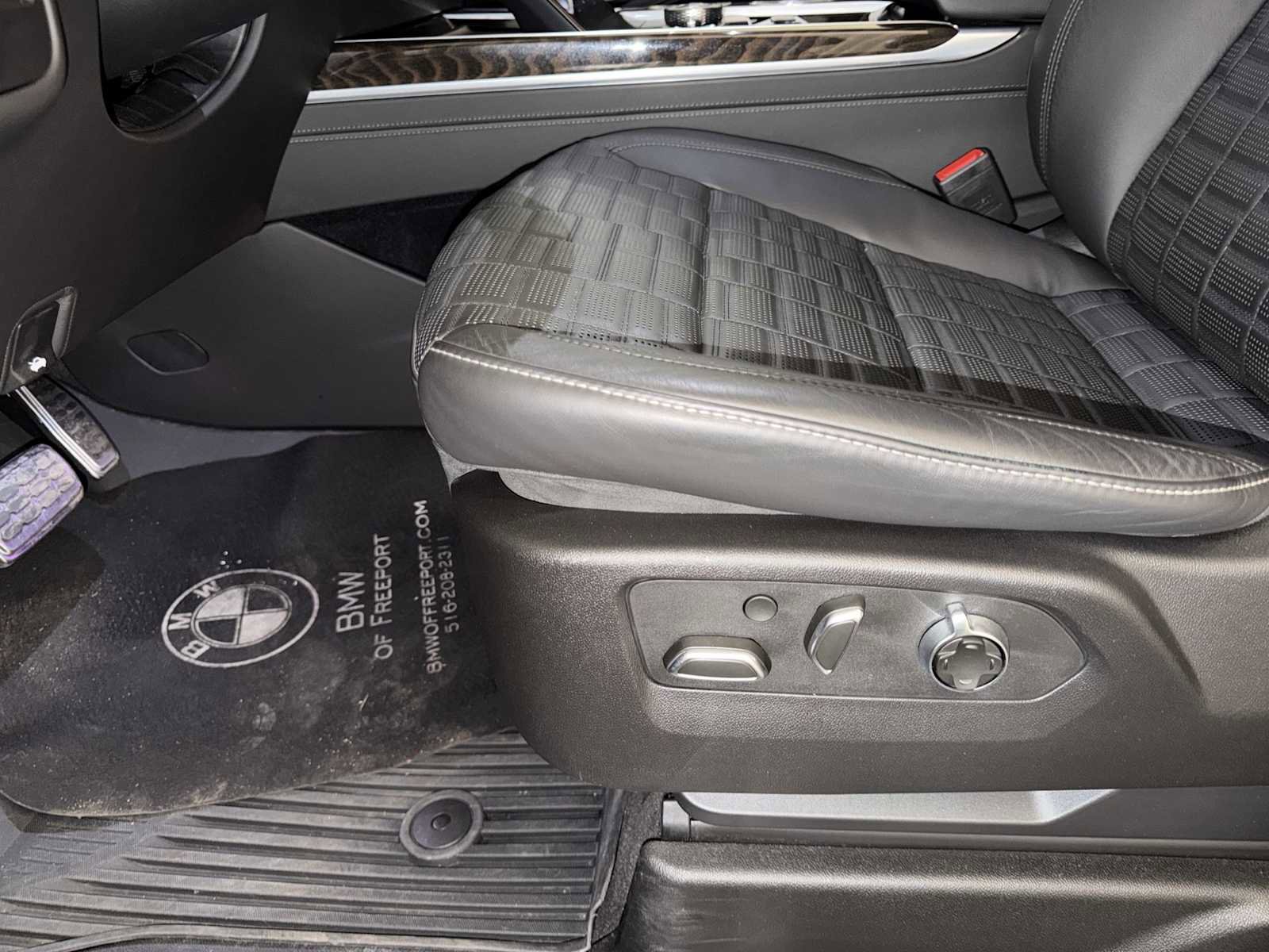 Used 2025 Cadillac Escalade ESV Sport Platinum w/ LPO, ONYX Package image 10