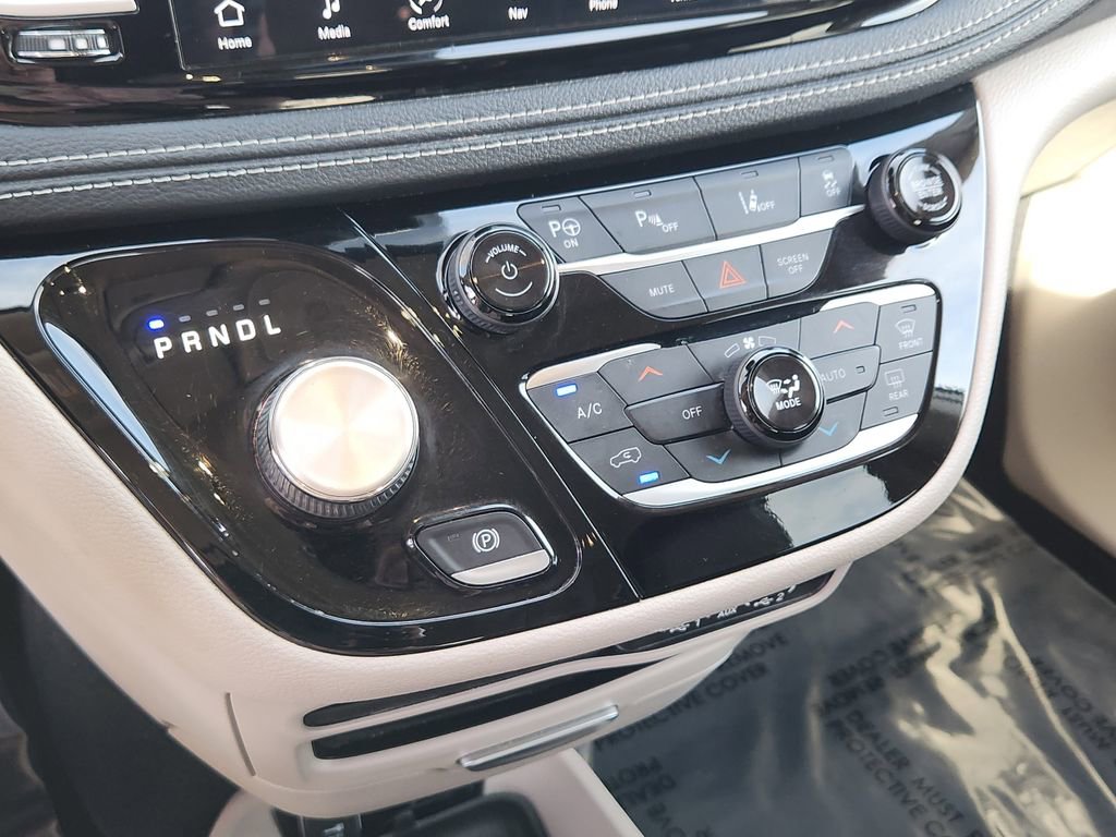 Used 2022 Chrysler Pacifica Touring-L w/ Uconnect Theater Family Group image 11