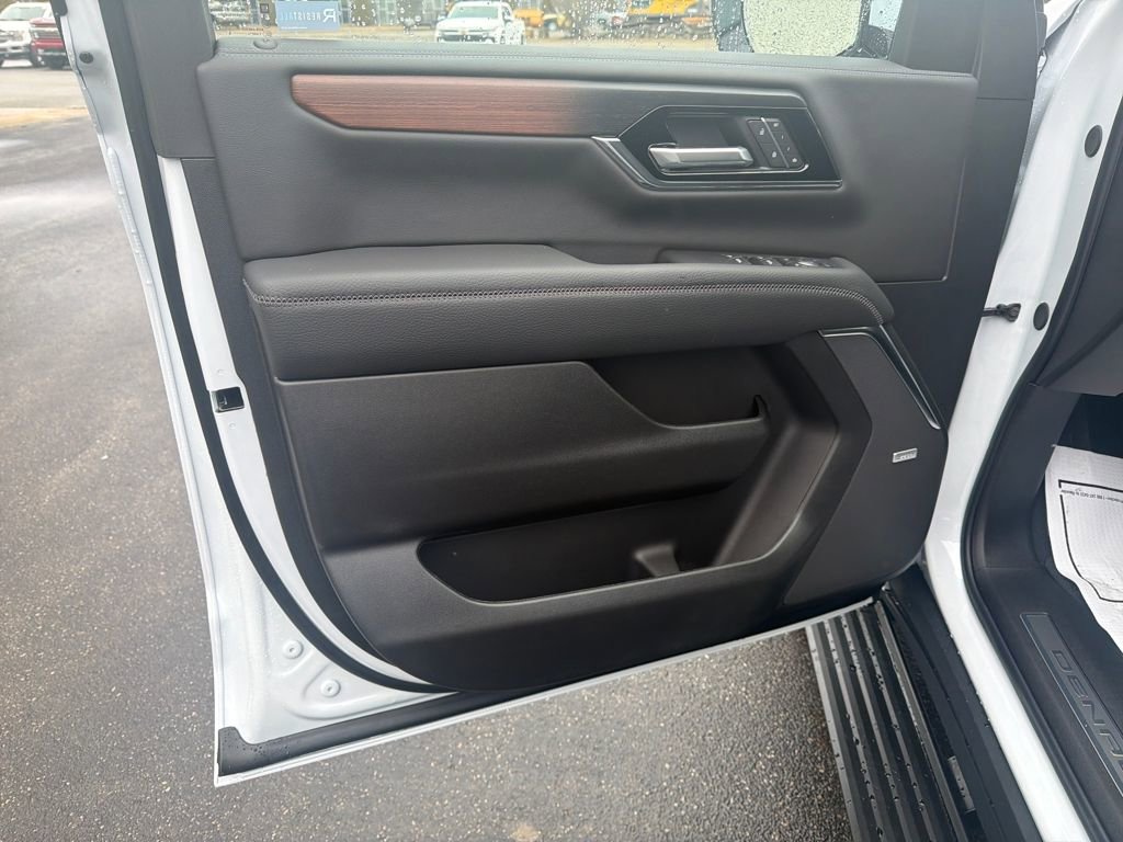 New 2026 GMC Yukon XL Denali w/ Denali Reserve Package image 12