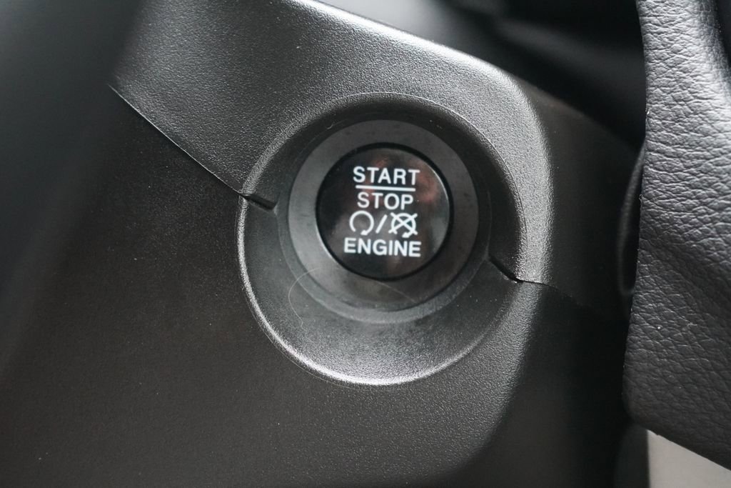 Used 2018 Jeep Compass Latitude w/ Cold Weather Group AWD/4WD image 16