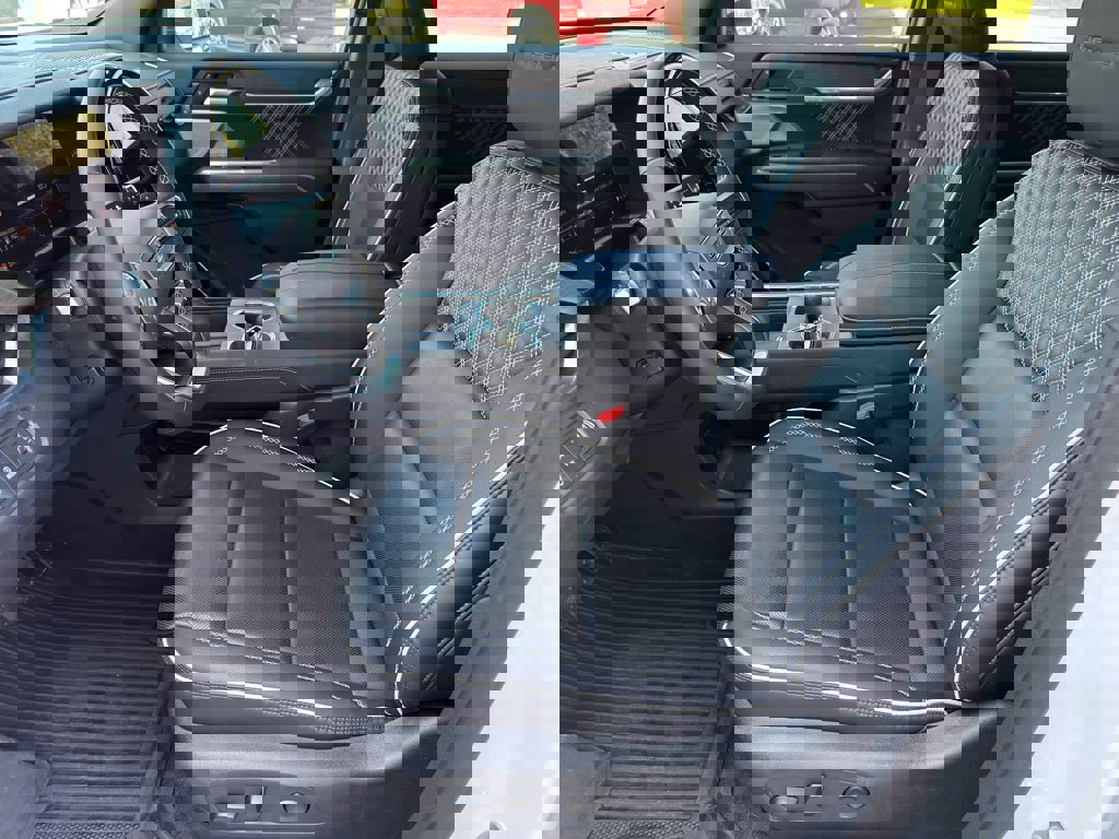 Used 2025 GMC Acadia Denali w/ Super Cruise Package image 11