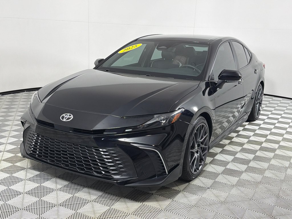 Used 2025 Toyota Camry SE w/ Convenience Package FWD image 10