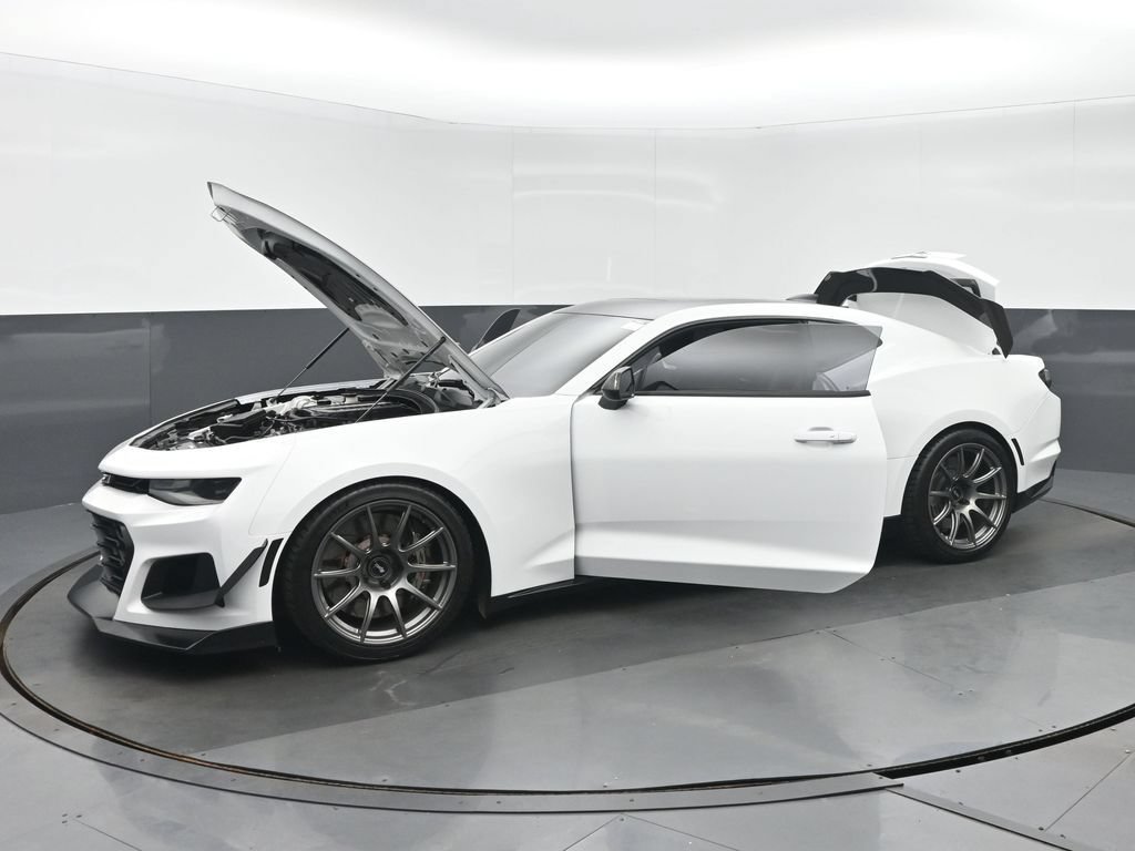 Used 2019 Chevrolet Camaro ZL1 RWD image 35