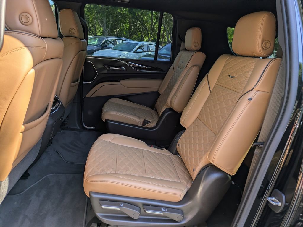 Used 2021 Cadillac Escalade ESV Premium Luxury AWD/4WD image 14