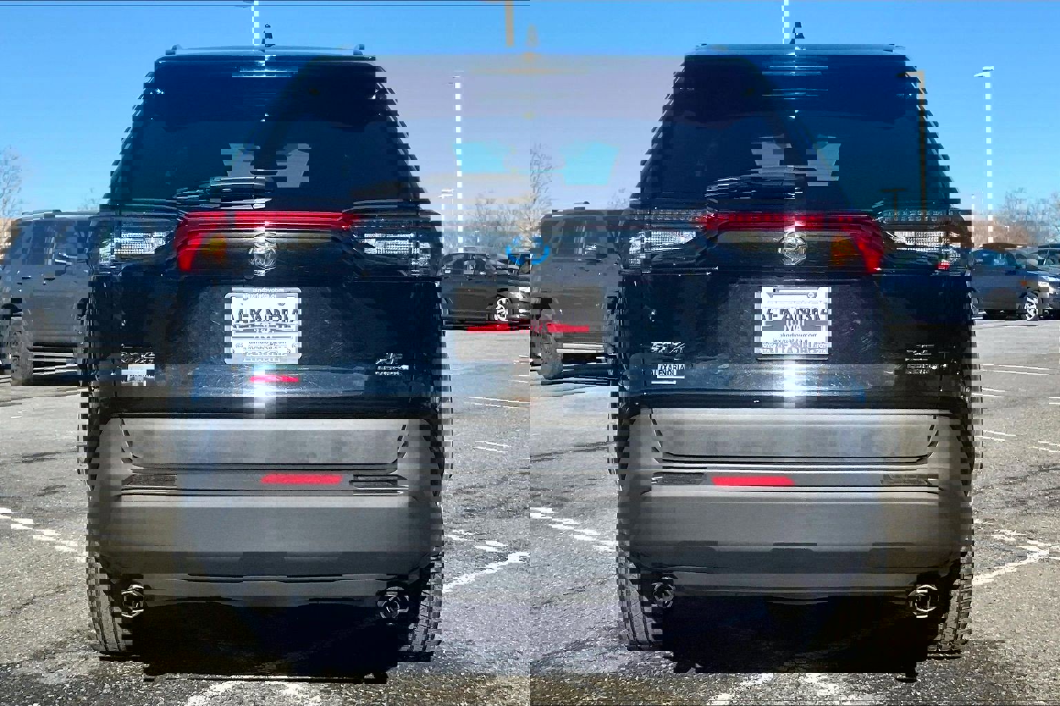 Used 2021 Toyota RAV4 XLE w/ Convenience Package image 4