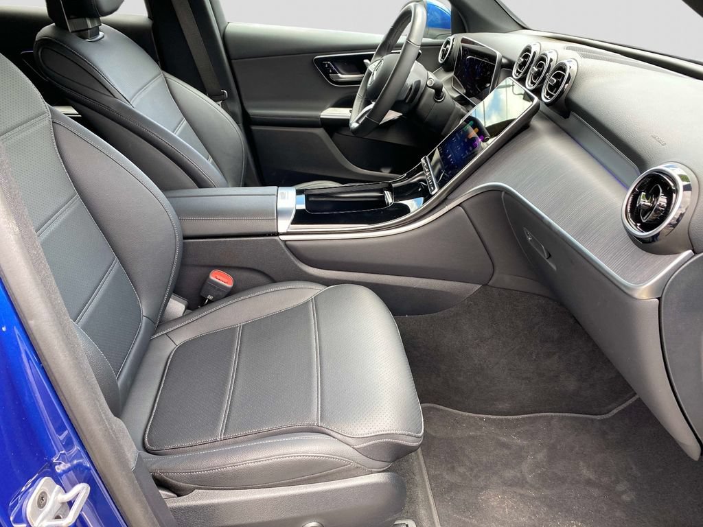 Used 2025 Mercedes-Benz GLC 300 4MATIC image 24