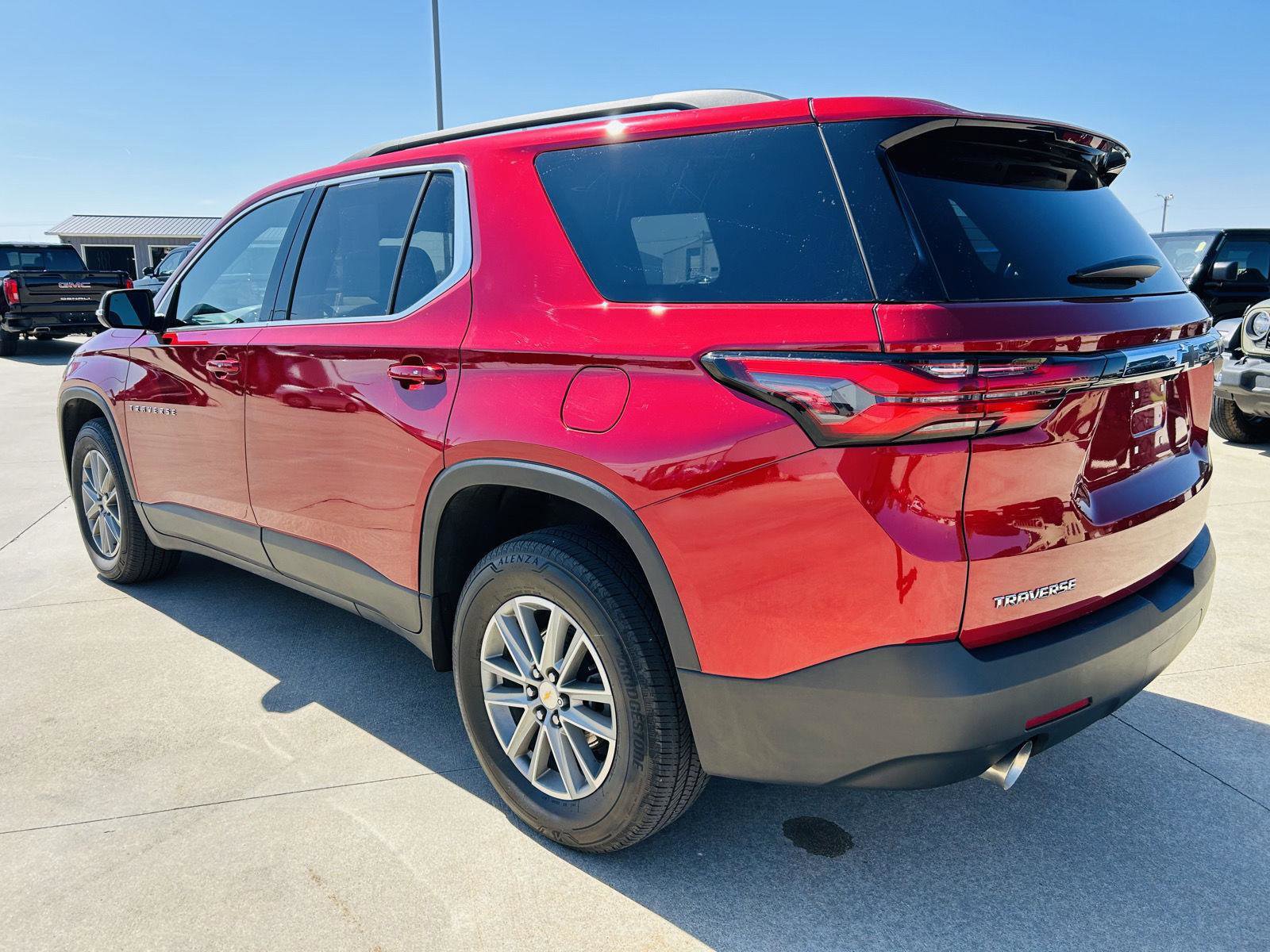 Used 2023 Chevrolet Traverse LT FWD image 39