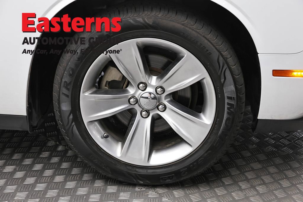 Used 2022 Dodge Challenger SXT image 29