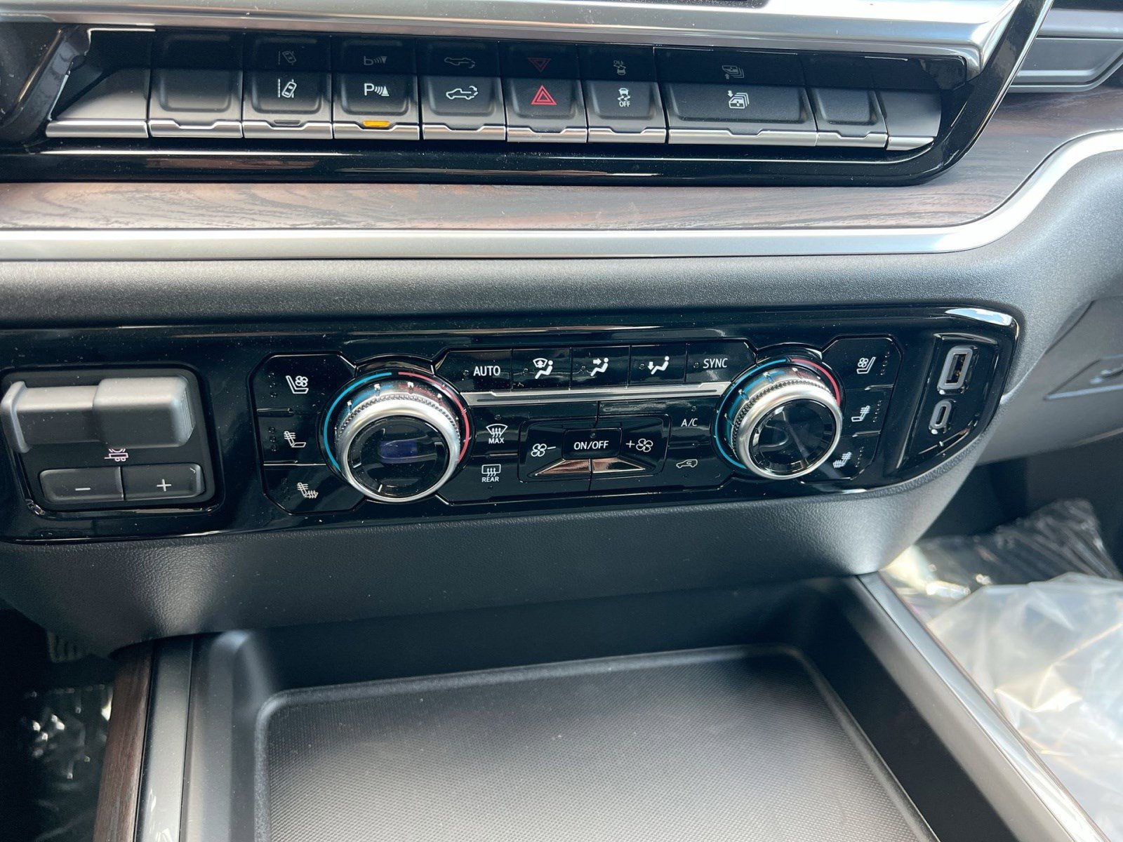 New 2026 GMC Sierra 2500 SLT w/ SLT Premium Package image 17