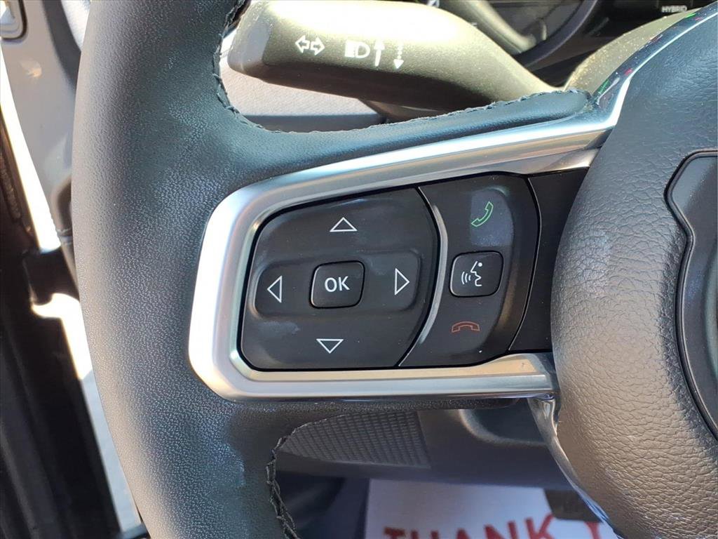 Used 2025 Jeep Wrangler Sahara image 25