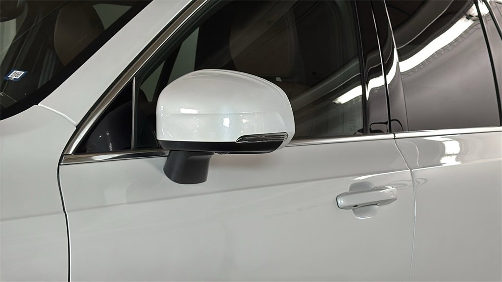 Used 2023 Volvo XC90 B6 Plus image 5