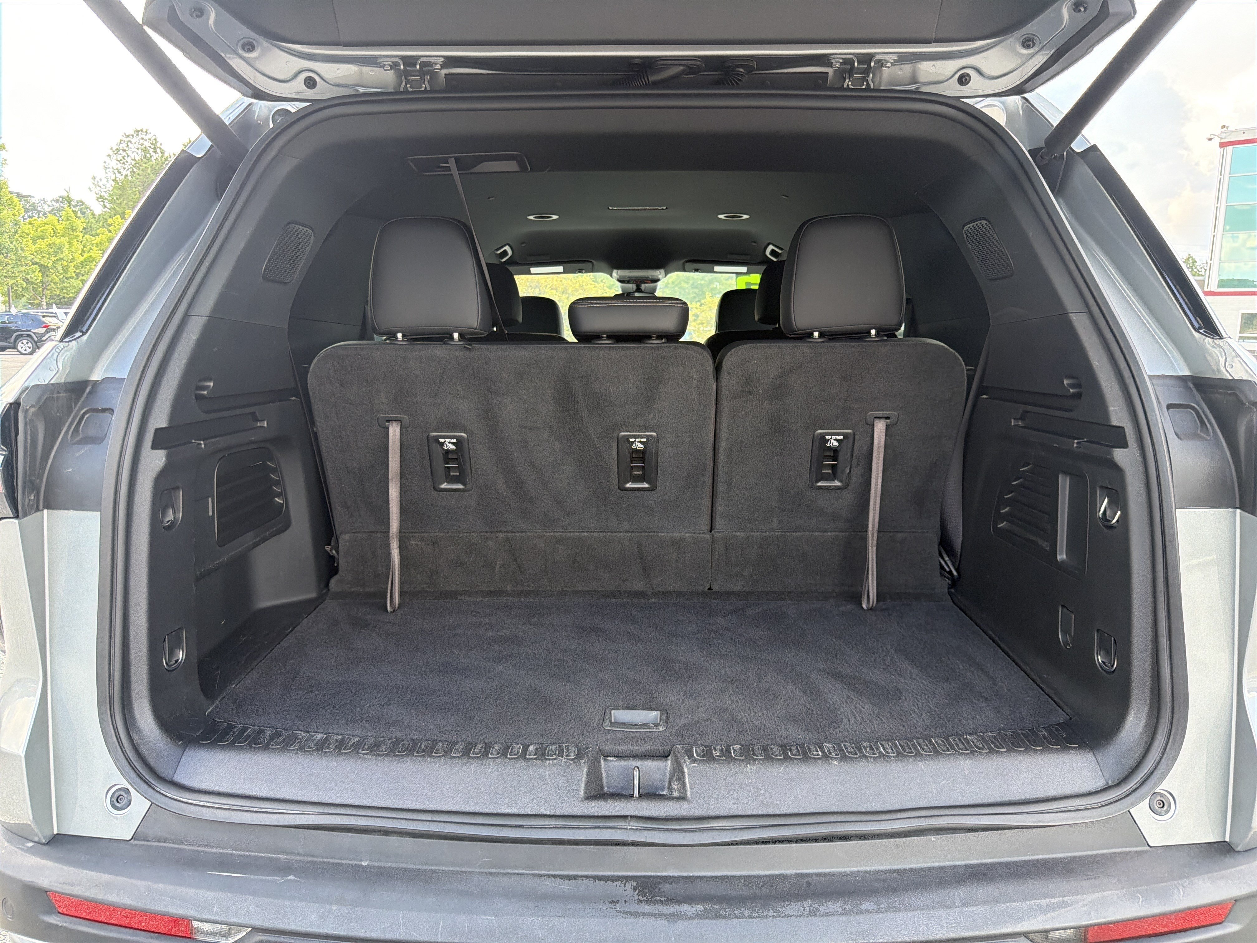 Used 2025 Chevrolet Traverse LT AWD/4WD image 29