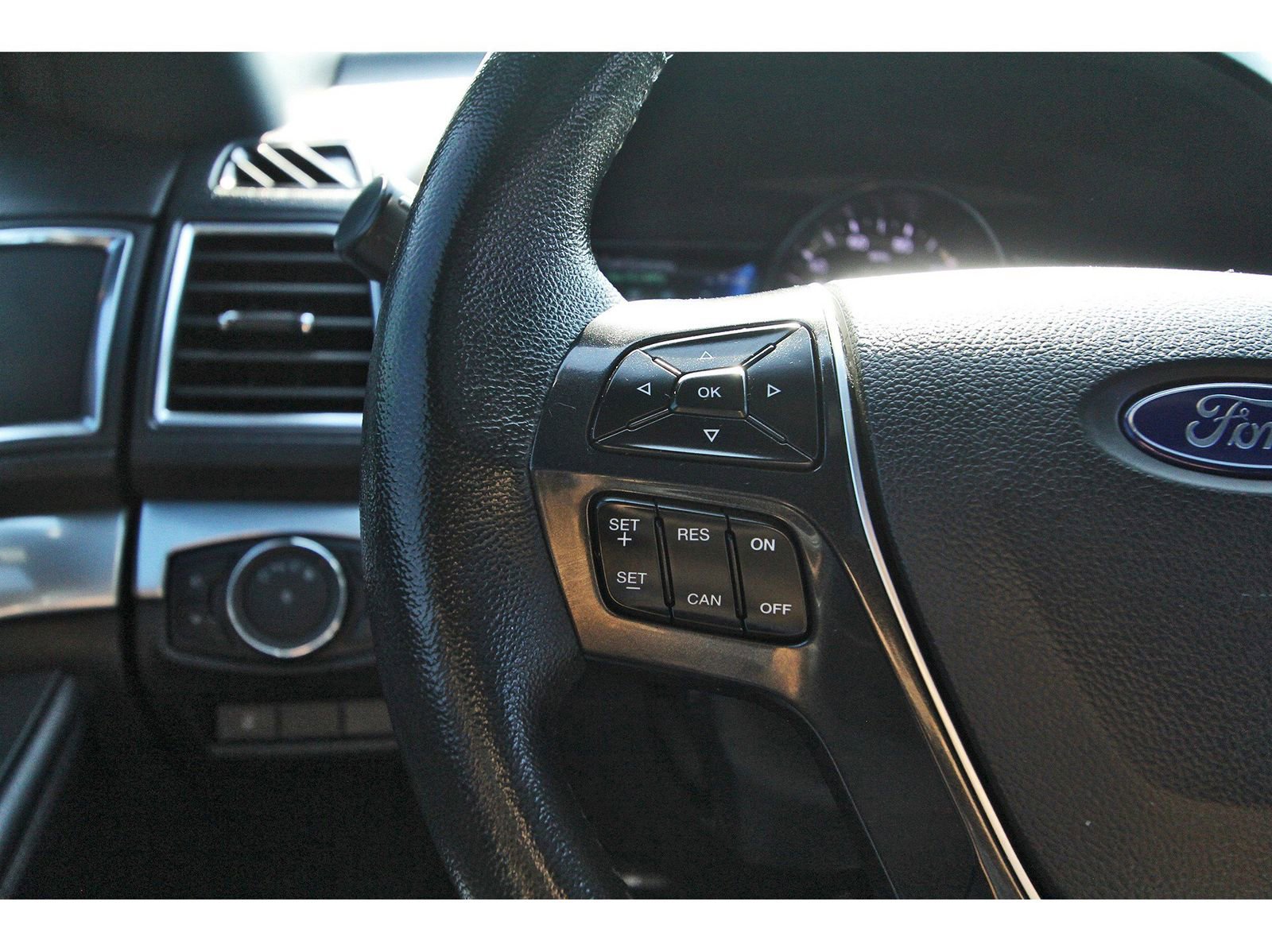 Used 2018 Ford Explorer Limited image 18