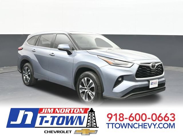 Used 2021 Toyota Highlander XLE