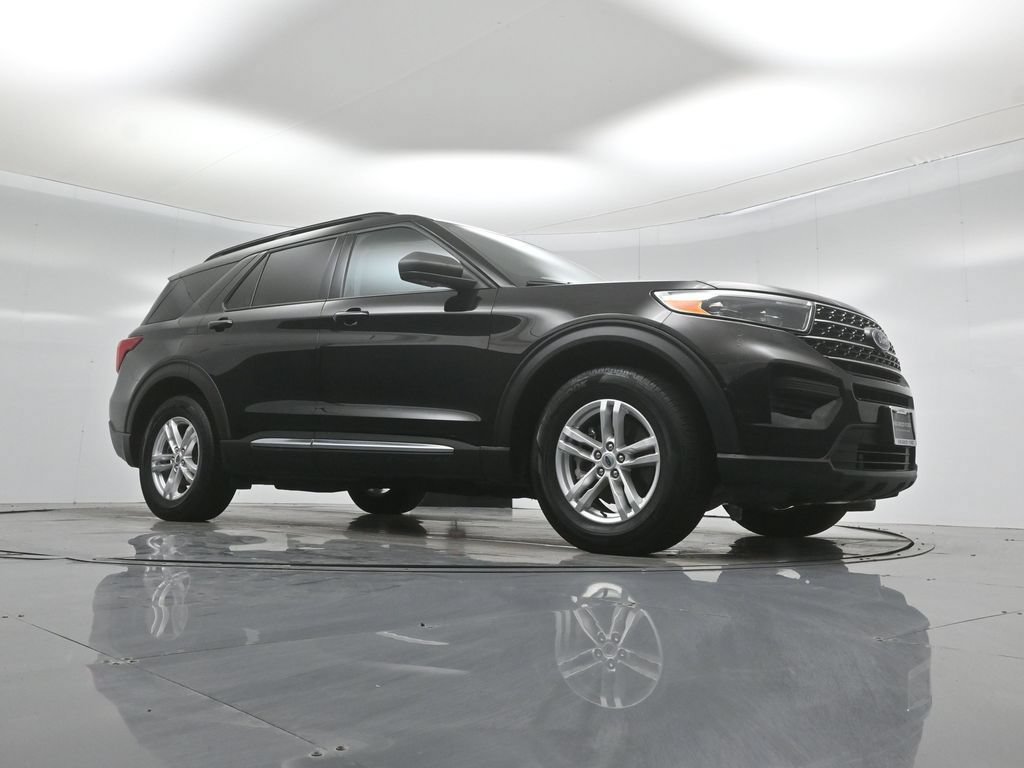 Certified 2023 Ford Explorer XLT RWD image 3