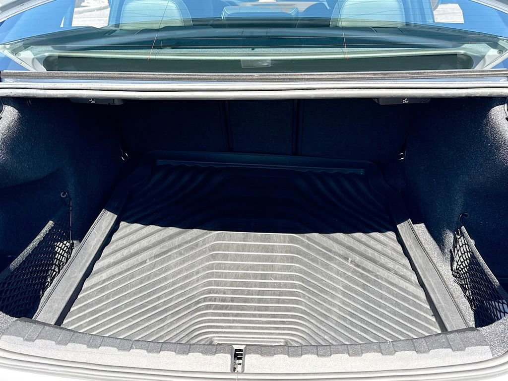 Used 2019 BMW 330i Sedan w/ Premium Package image 12